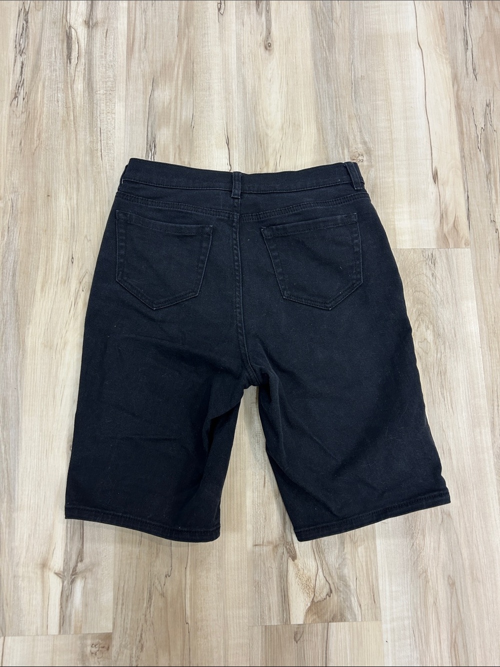 Denim and Company black shorts, size 4 - Picture 5 of 5
